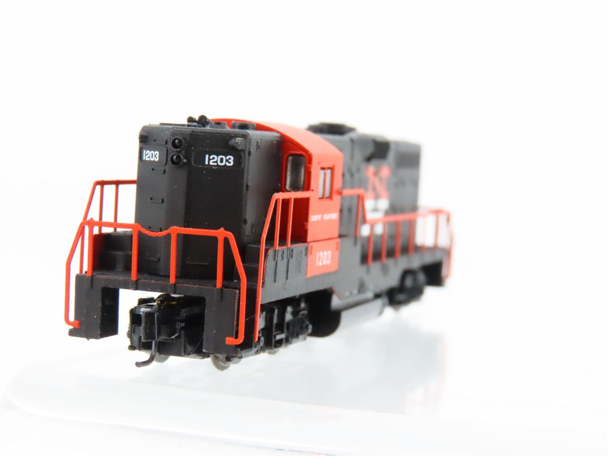 Z Scale Micro-Trains MTL 98201031 NH New Haven &quot;McGinnis&quot; EMD GP9 Diesel #1203