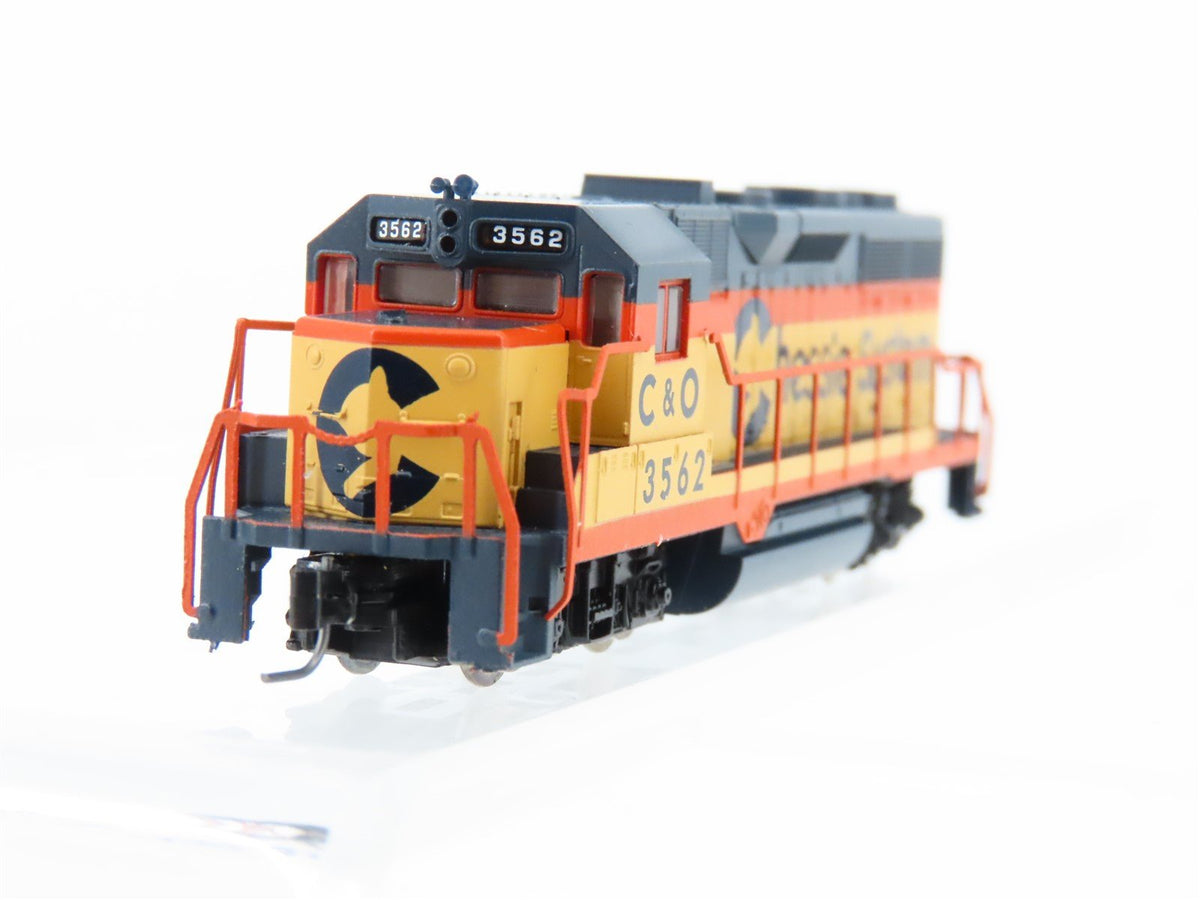 Z Scale Micro-Trains MTL 98101050 C&amp;O Chessie System EMD GP35 Diesel #3562