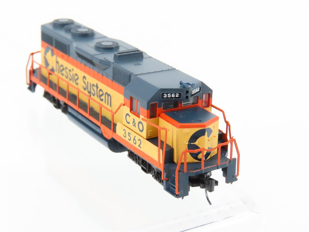 Z Scale Micro-Trains MTL 98101050 C&amp;O Chessie System EMD GP35 Diesel #3562