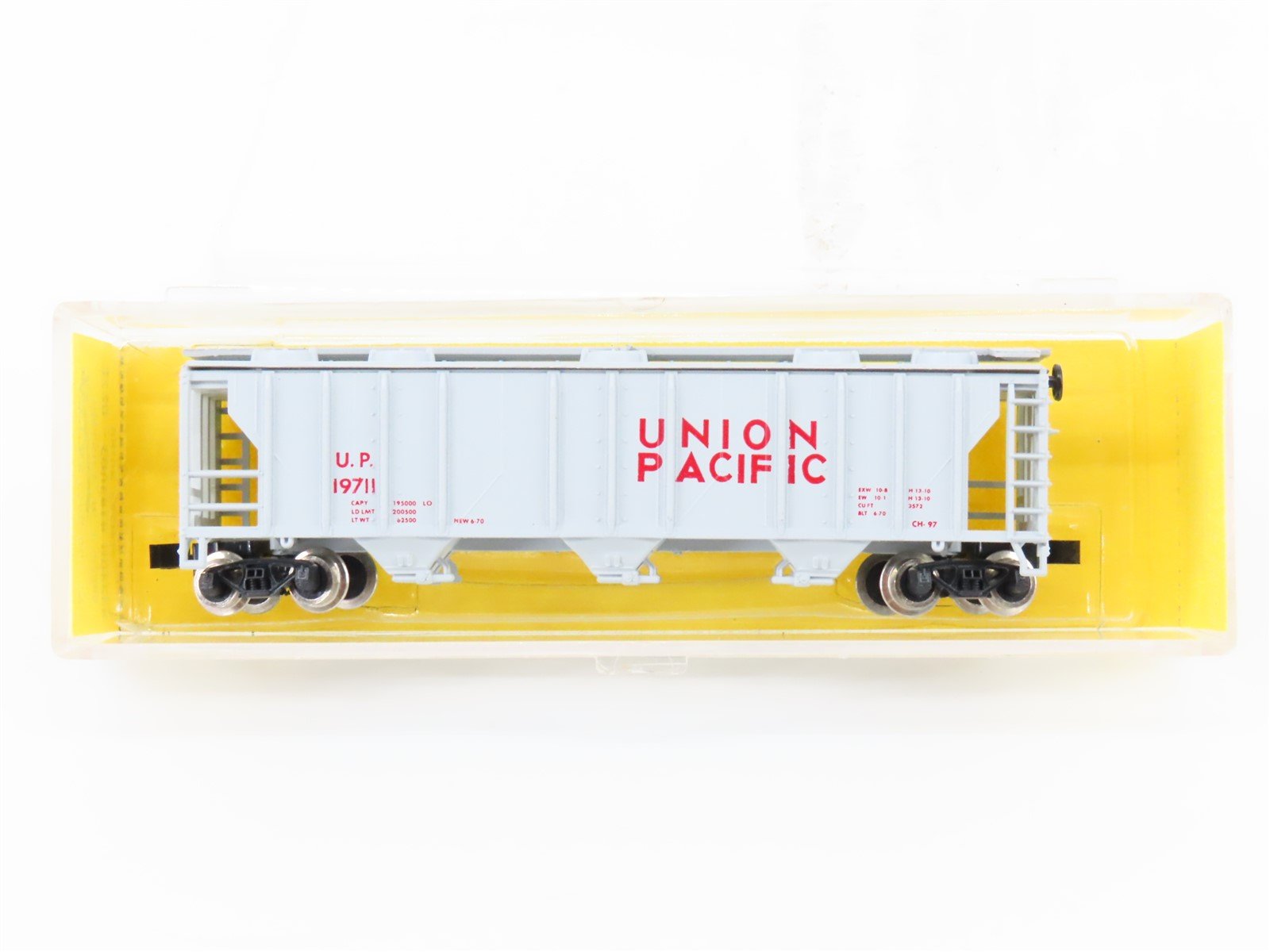 N Scale Atlas 3720 UP Union Pacific 3-Bay Covered Hopper #19711