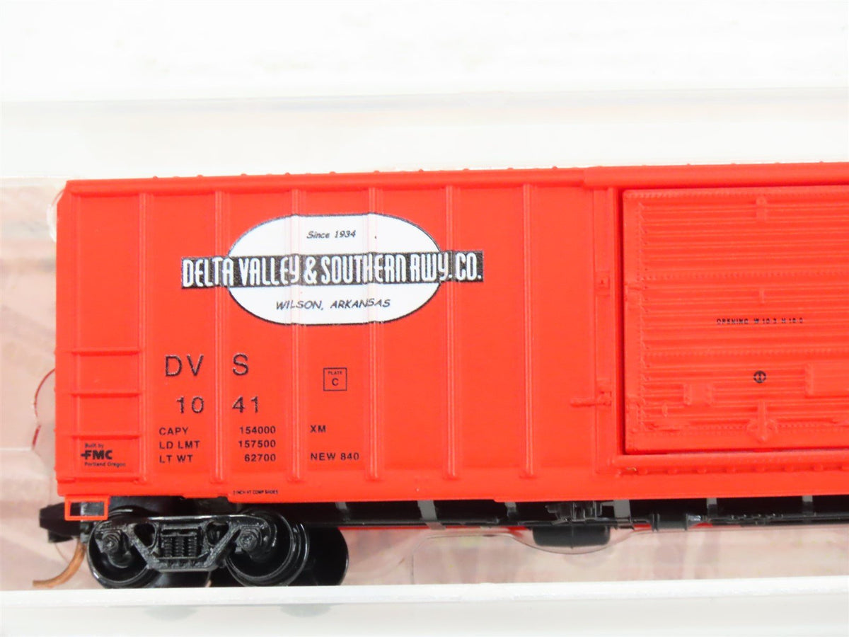 N Micro-Trains MTL 02500900 DVS Delta Valley Southern 50&#39; Rib Side Boxcar #1041