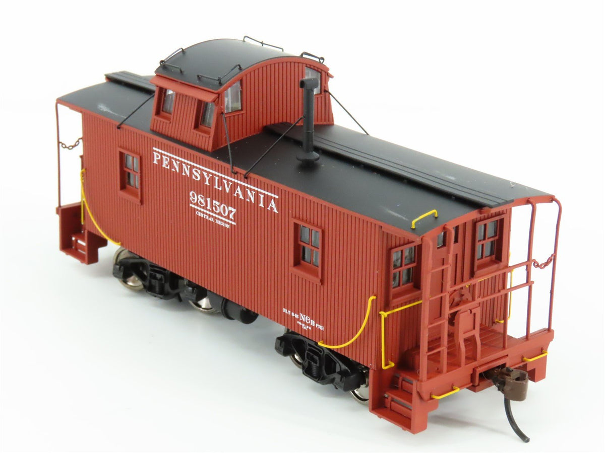 HO Scale Walthers Platinum Line 932-27641 PRR Pennsylvania N6B Caboose 2-pack