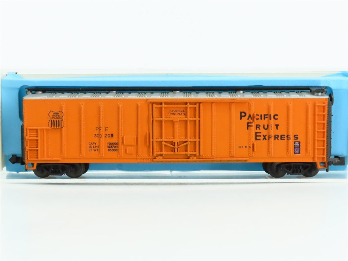 N Scale Atlas 2304 UP PFE Pacific Fruit Express 50&#39; Reefer Custom Road #300209