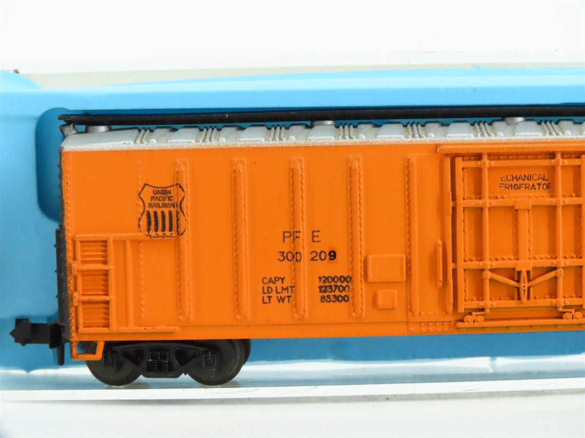 N Scale Atlas 2304 UP PFE Pacific Fruit Express 50&#39; Reefer Custom Road #300209