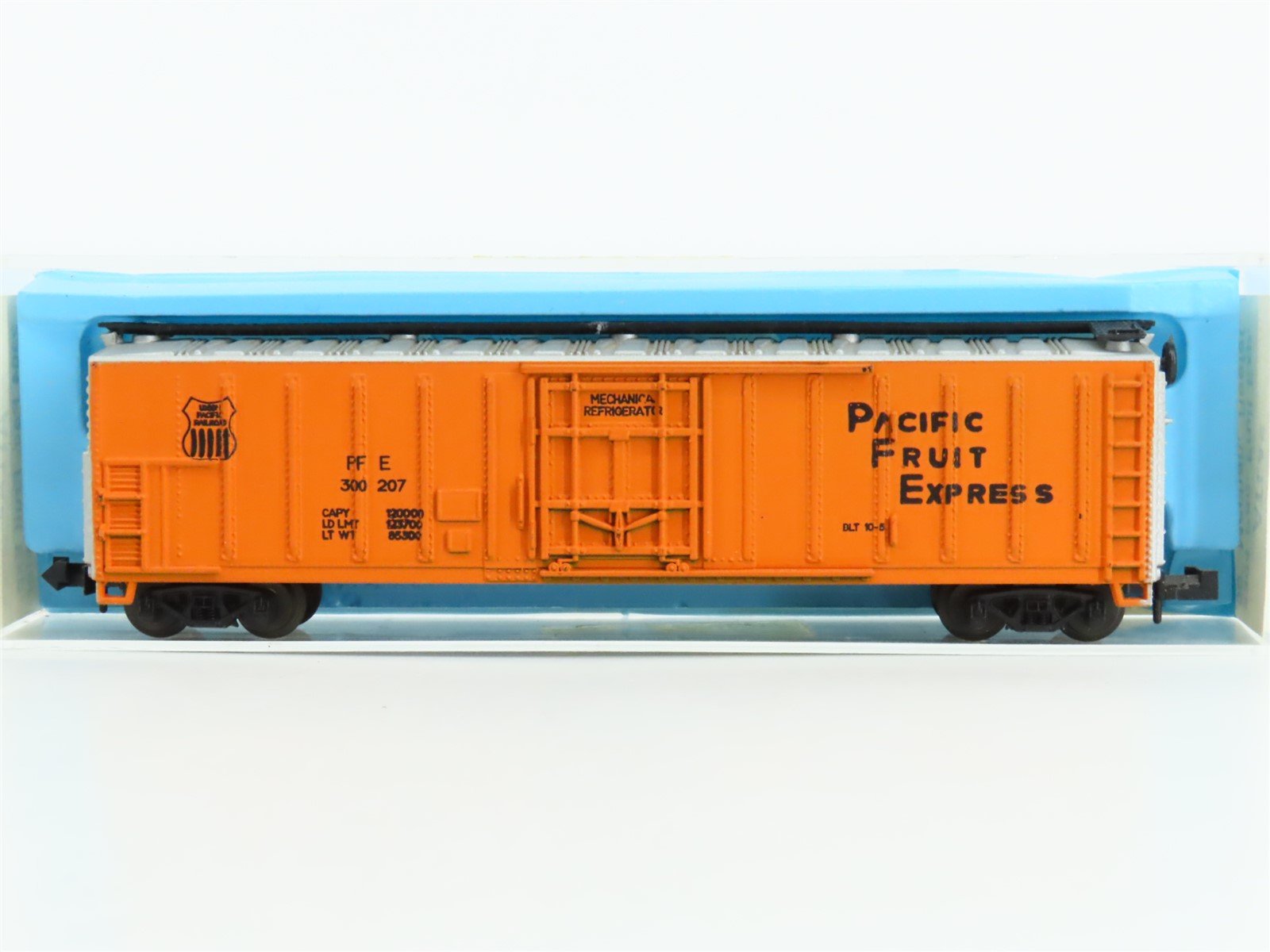 N Scale Atlas 2304 UP PFE Pacific Fruit Express 50' Mechanical Reefer #300207