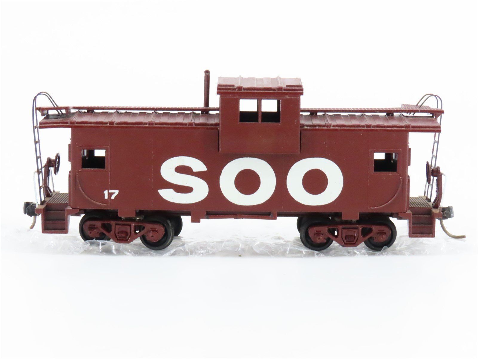 HO Scale Athearn SOO Line Railroad Extended Vision Caboose #17 - Custom
