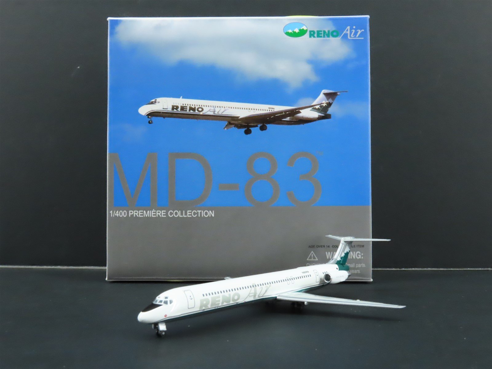 1:400 Dragon Wings 55488 Die-Cast Reno Air McDonnell Douglas MD-83 Airliner