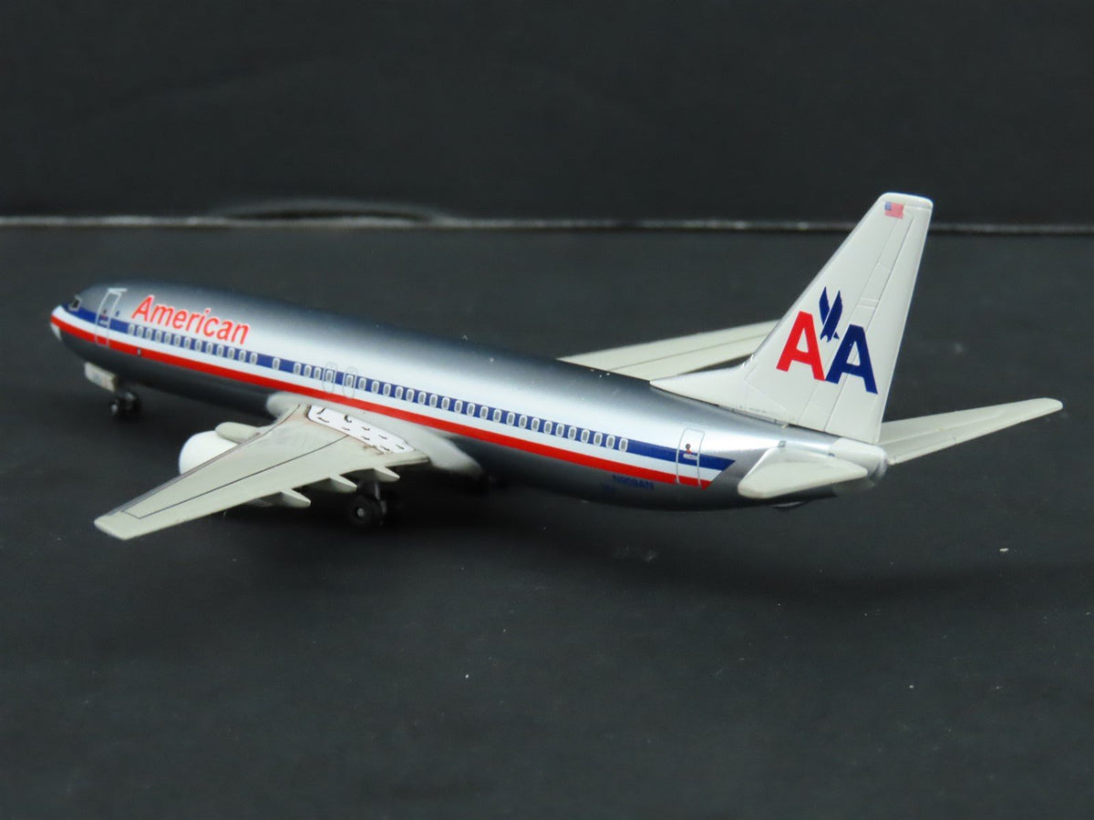 1:400 Dragon Wings 55242 Die-Cast American Airlines B737-823 Airliner