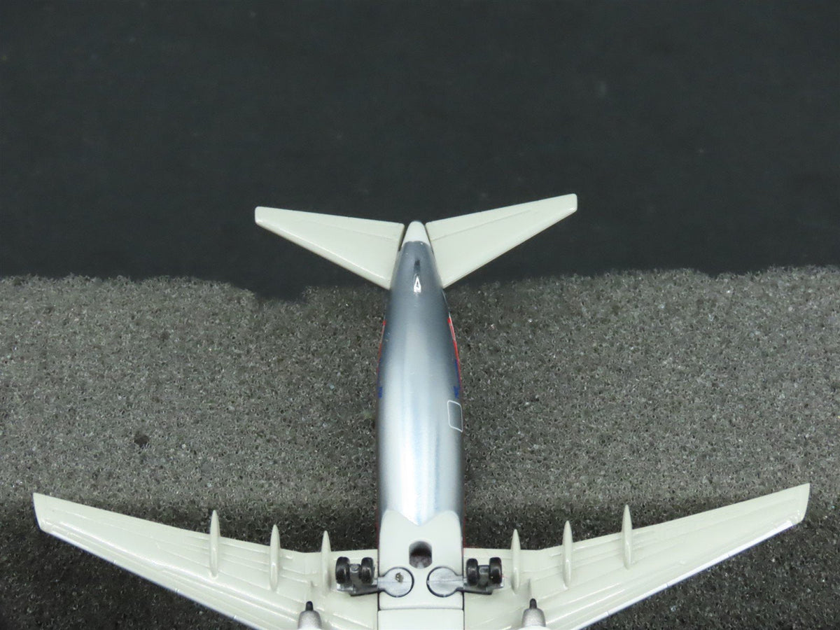 1:400 Dragon Wings 55242 Die-Cast American Airlines B737-823 Airliner