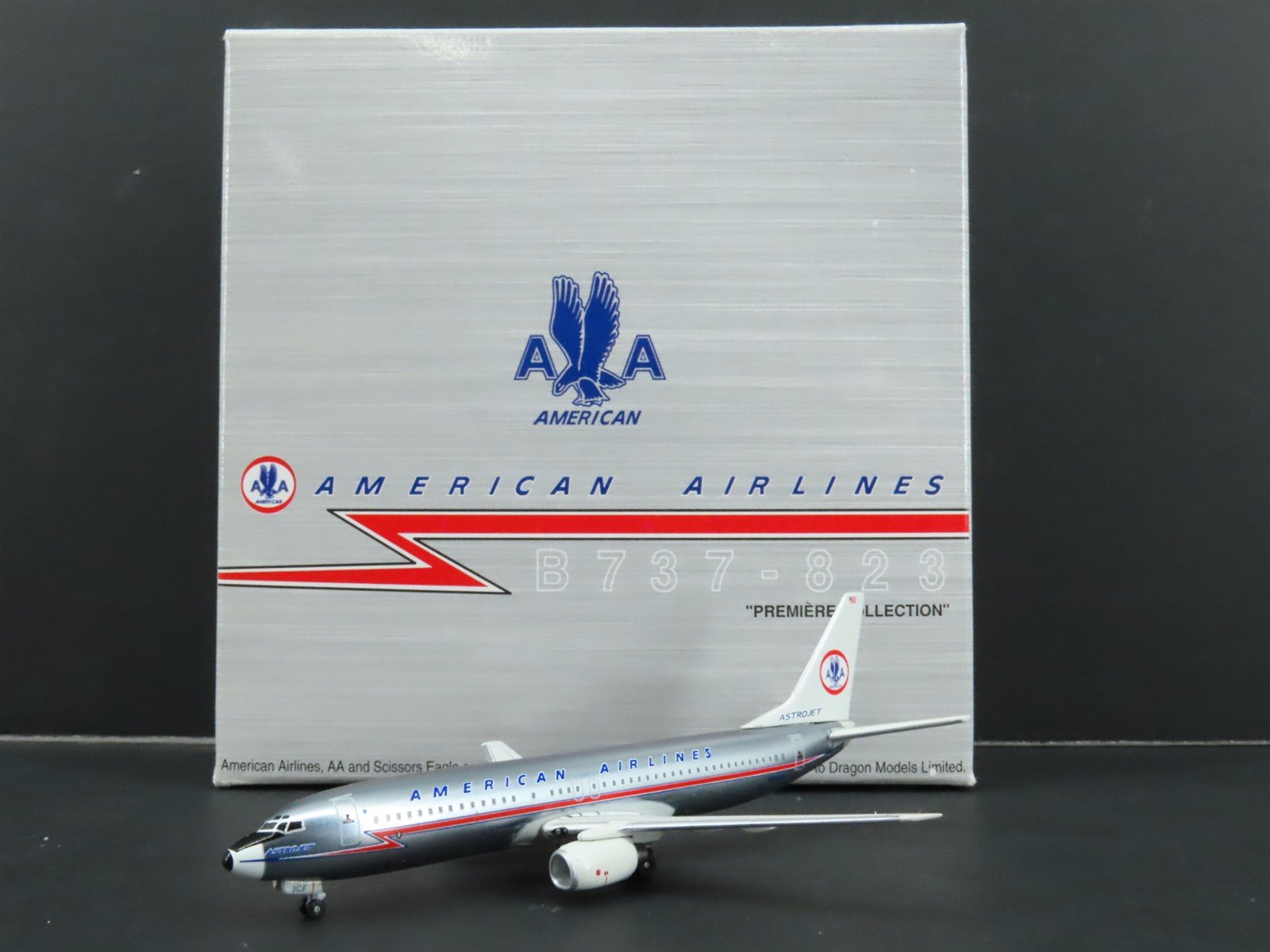 1:400 Dragon Wings 55245 Die-Cast American Airlines Boeing 737-823 Airliner