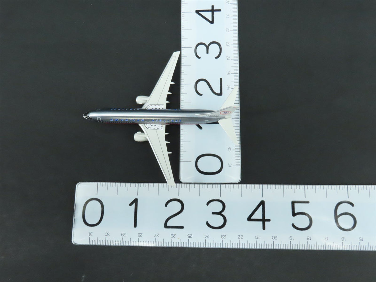 1:400 Dragon Wings 55245 Die-Cast American Airlines Boeing 737-823 Airliner