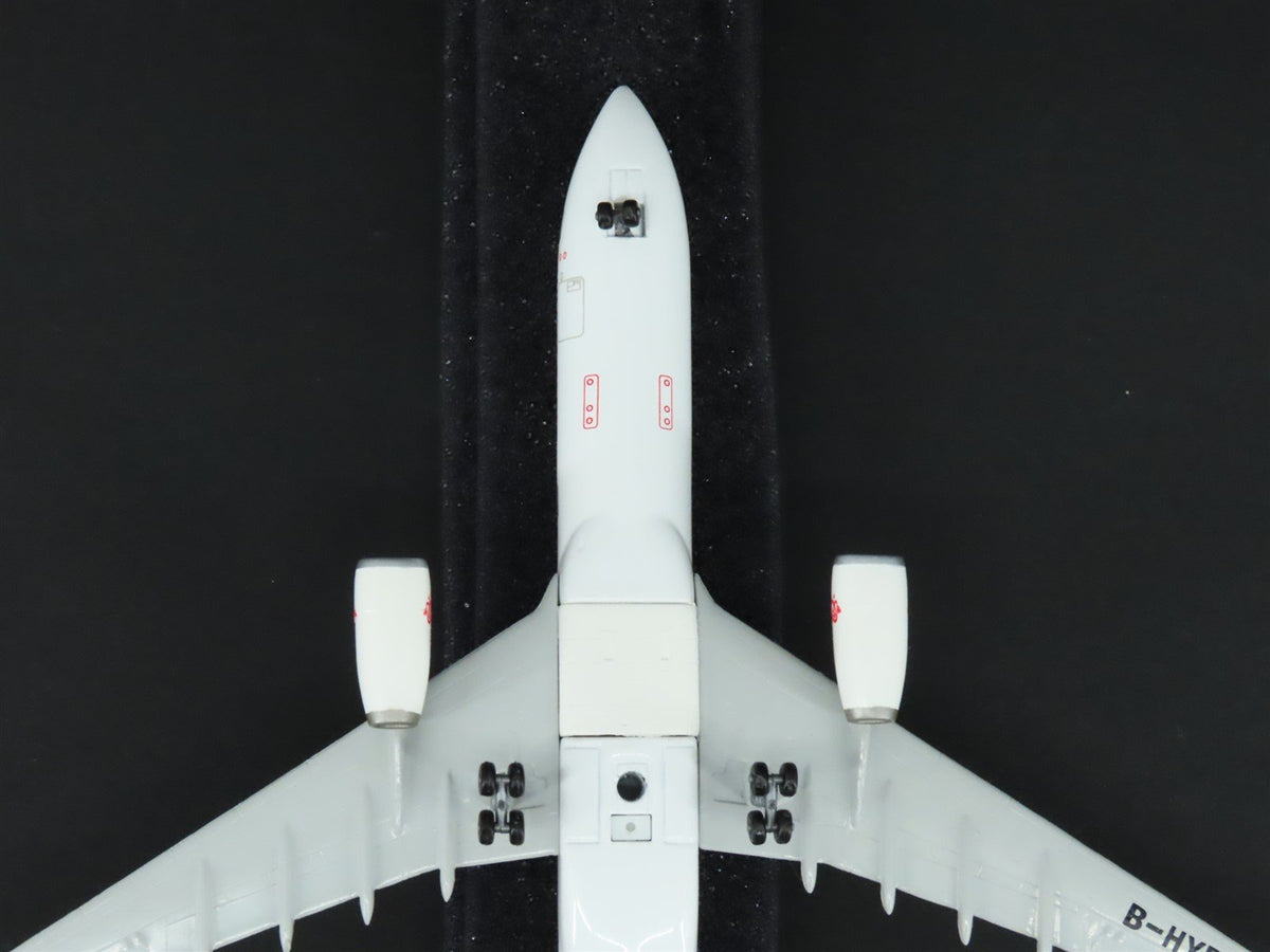 1:400 Scale Sky Club Die-Cast Dragon Air Airbus A330-300 Aircraft B-HYB w/ Stand