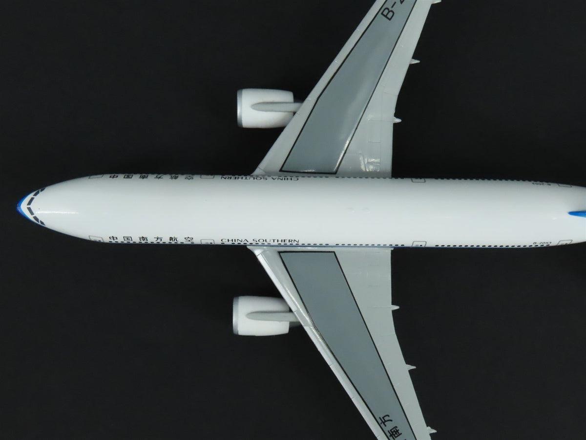 1:400 Dragon Wings 55051 Die-Cast China Southern Boeing B777-200 Aircraft B-2053