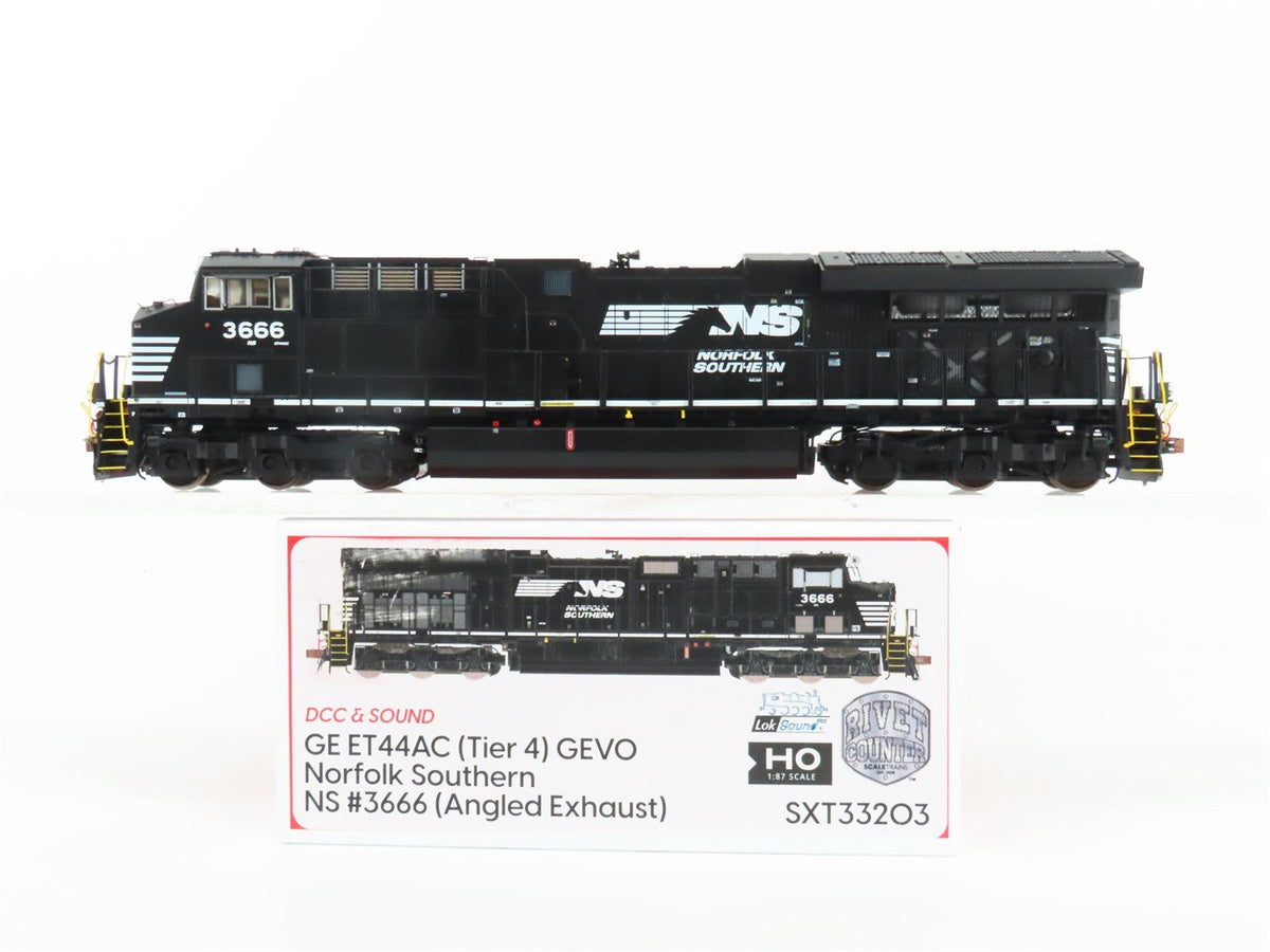 HO ScaleTrains SXT33203 NS &quot;Horsehead&quot; GEVO ET44AC Diesel #3666 w/ DCC &amp; Sound