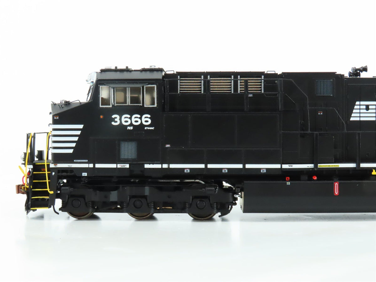 HO ScaleTrains SXT33203 NS &quot;Horsehead&quot; GEVO ET44AC Diesel #3666 w/ DCC &amp; Sound