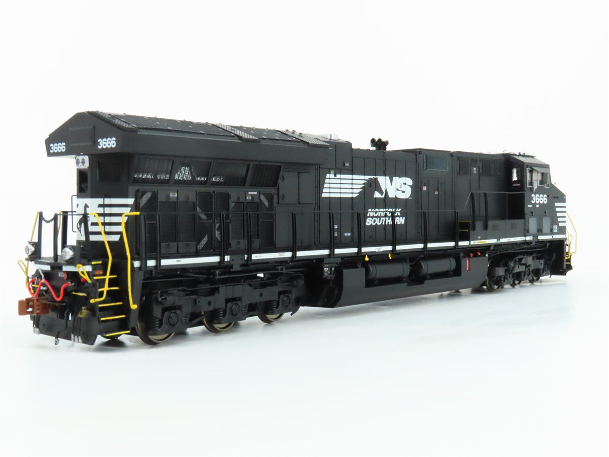 HO ScaleTrains SXT33203 NS &quot;Horsehead&quot; GEVO ET44AC Diesel #3666 w/ DCC &amp; Sound