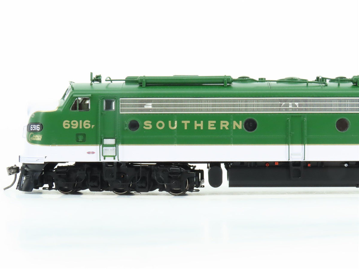 HO Scale Rapido 28037 SOU Southern &quot;Crescent&quot; EMD E8A Diesel #6916F - DCC Ready