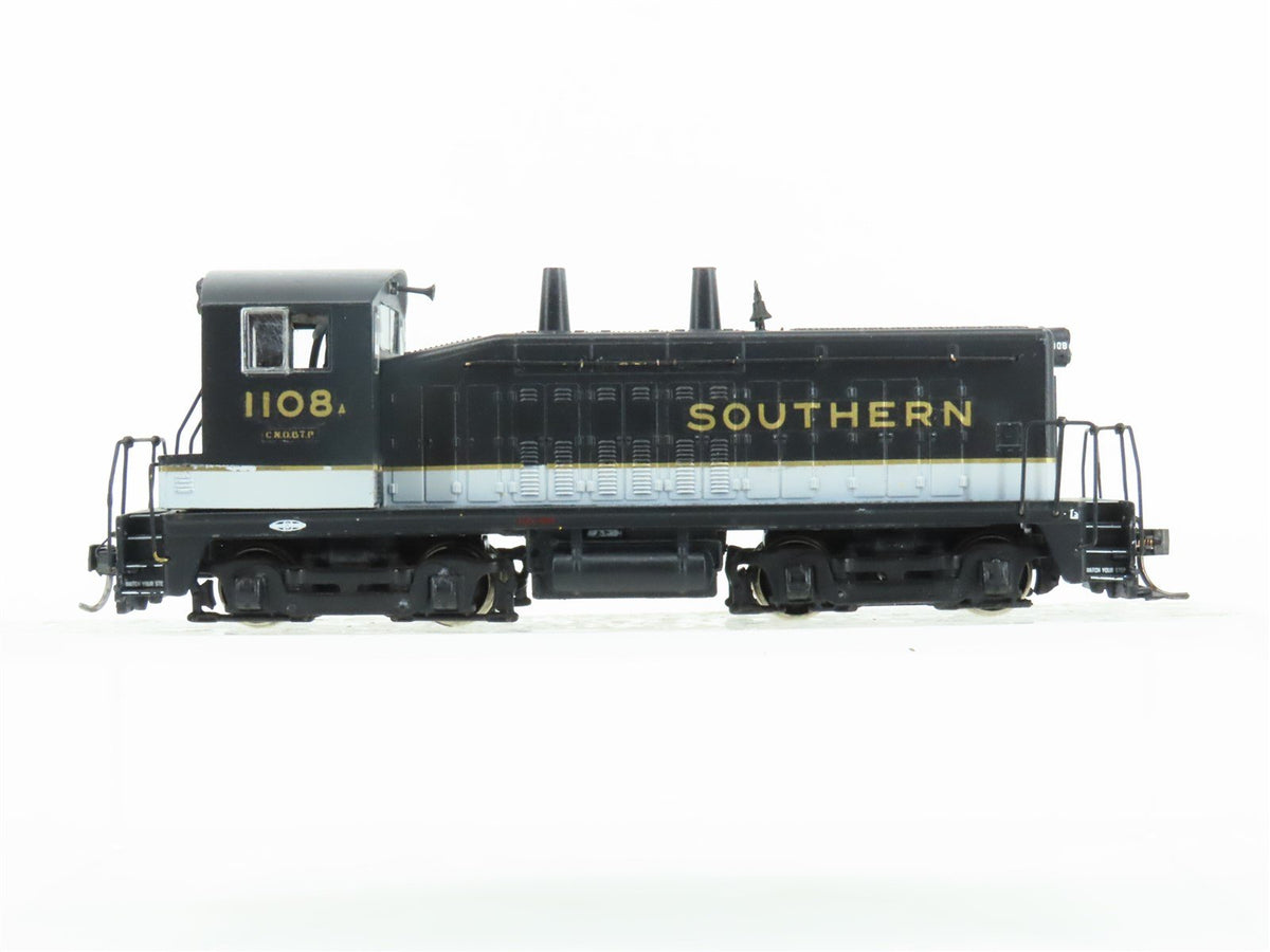 HO Athearn SOU Southern Railway &quot;Tuxedo&quot; EMD SW7 Diesel #1108A w/ DCC - Custom