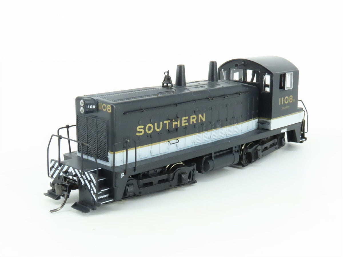 HO Athearn SOU Southern Railway &quot;Tuxedo&quot; EMD SW7 Diesel #1108A w/ DCC - Custom