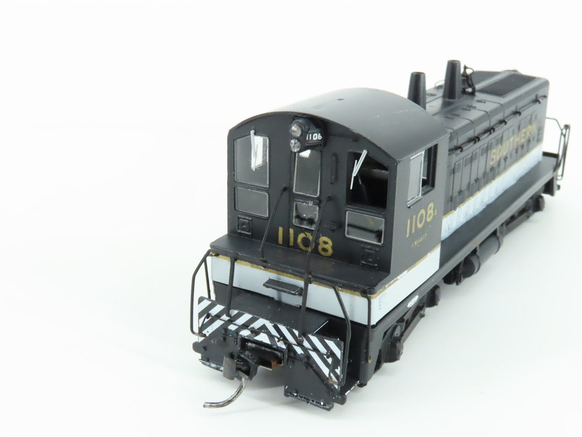 HO Athearn SOU Southern Railway &quot;Tuxedo&quot; EMD SW7 Diesel #1108A w/ DCC - Custom