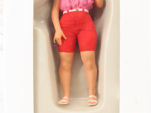 G 1/22.5 Scale Preiser 45502 Woman w/ Hot Dog Figure