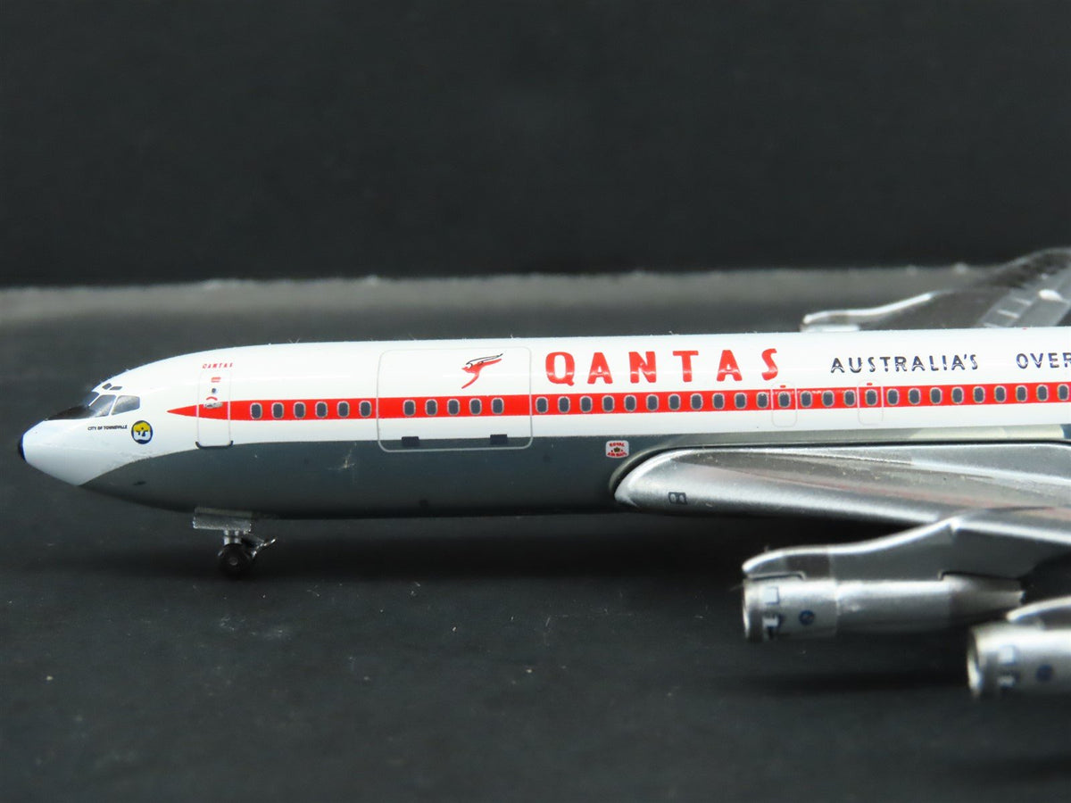 1:400 Scale Aero Classics Die-Cast Qantas Boeing B-707-338C Aircraft VH-EBO