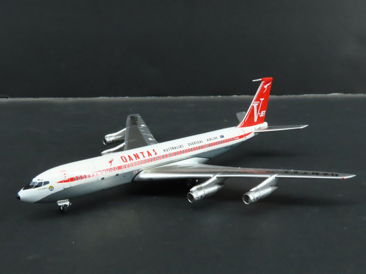 1:400 Scale Aero Classics Die-Cast Qantas Boeing B-707-338C Aircraft VH-EBO