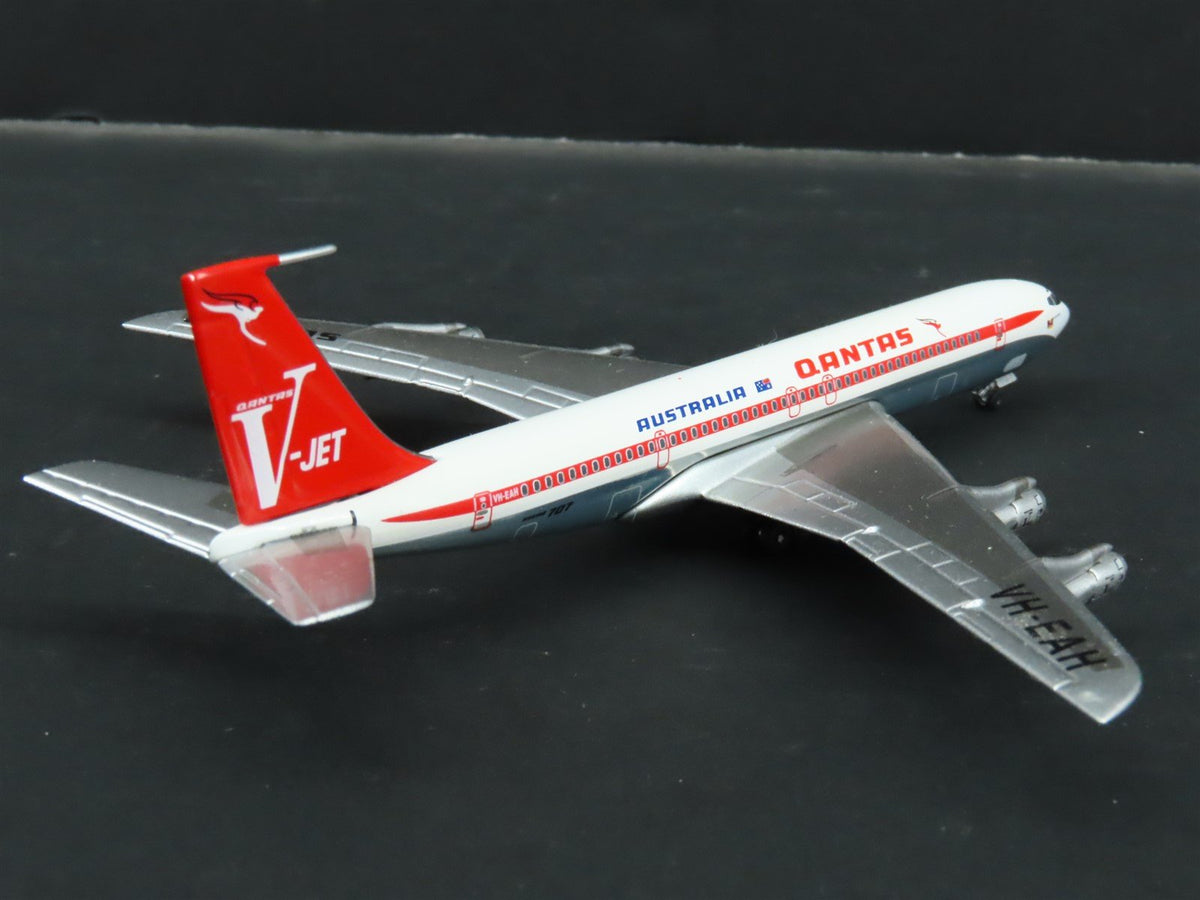 1:400 Scale Aero Classics Die-Cast Qantas Boeing B-707-338C Aircraft VH-EAH
