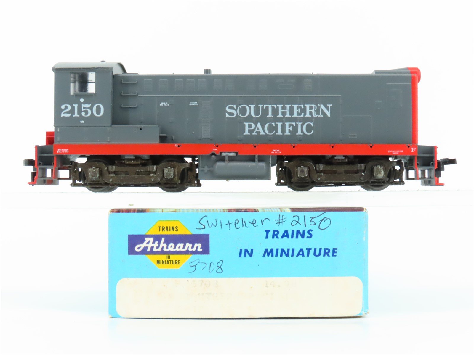 HO Scale Athearn 3708 SP Southern Pacific "Bloody Nose" S-12 Diesel Loco #2150