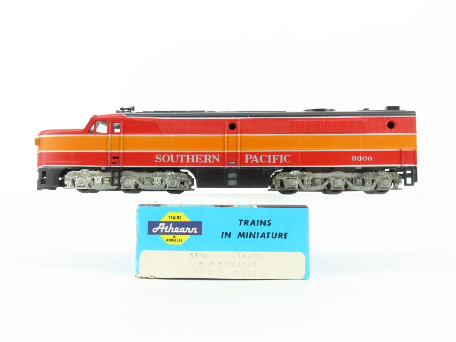 HO Scale Athearn 3306 SP Southern Pacific "Daylight" PA-1 Diesel Loco #6009