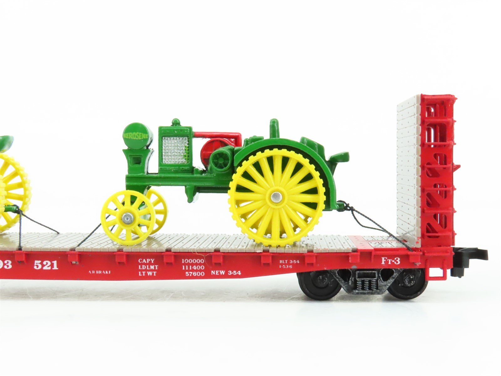 HO Scale Walthers ATSF Santa Fe Railroad Flat Car #93521 w/ Custom Tractor Load