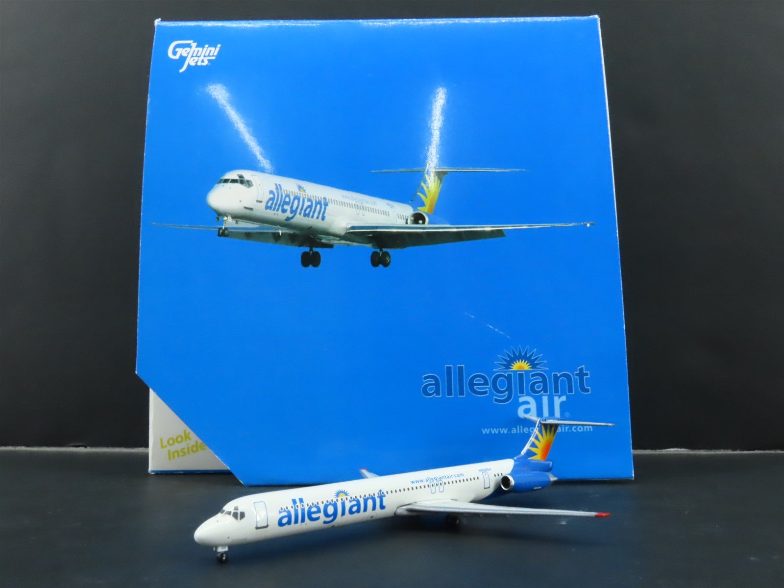 1:400 Gemini Jets GJAAY550E Die-Cast Allegiant Airlines MD-82 Airliner