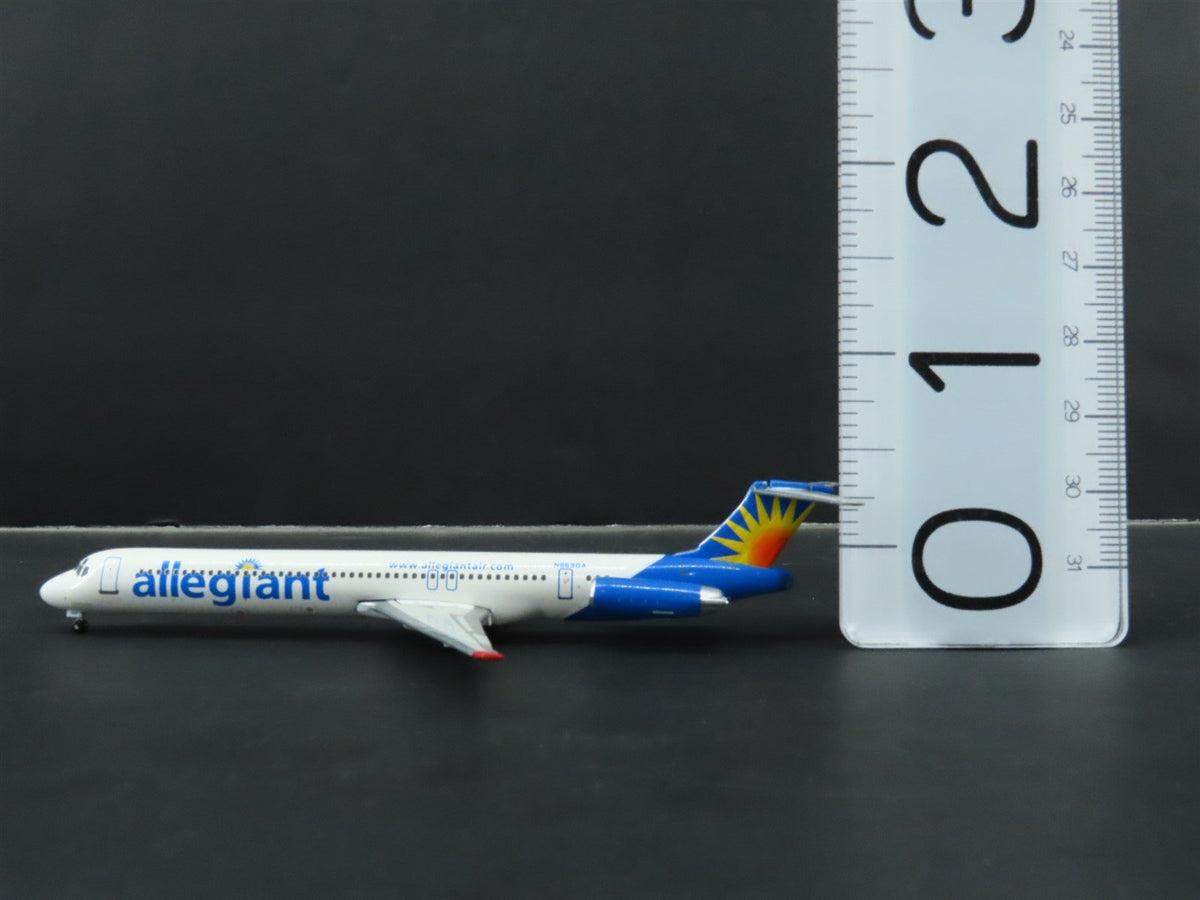 1:400 Gemini Jets GJAAY550E Die-Cast Allegiant Airlines MD-82 Airliner