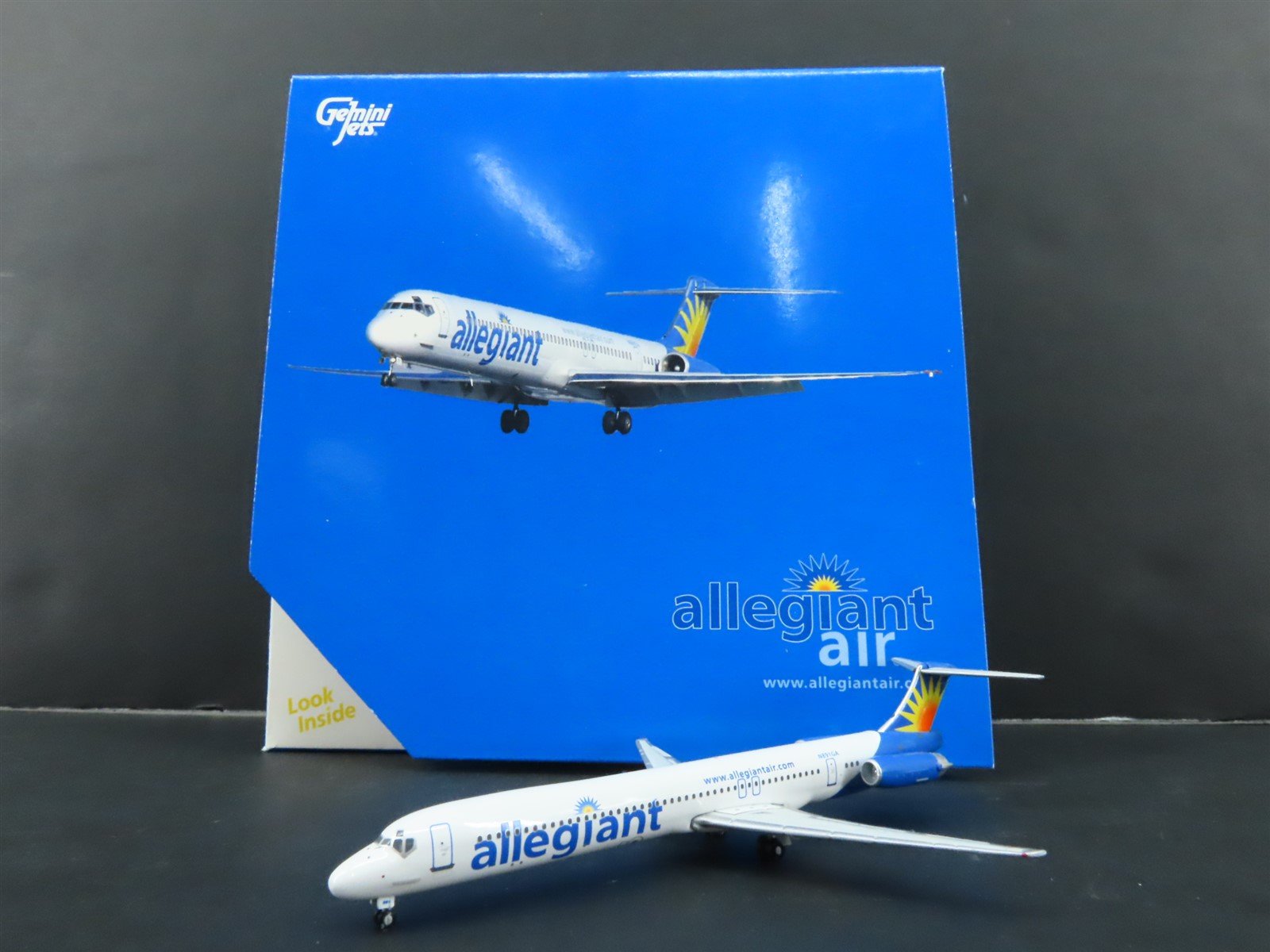 1:400 Gemini Jets GJAAY550 Die-Cast Allegiant Airlines MD-82 Airliner