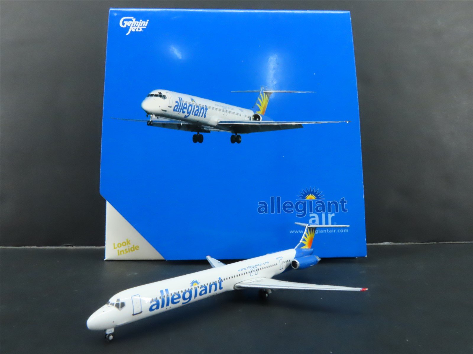 1:400 Gemini Jets GJAAY550B Die-Cast Allegiant Airlines MD-82 Airliner