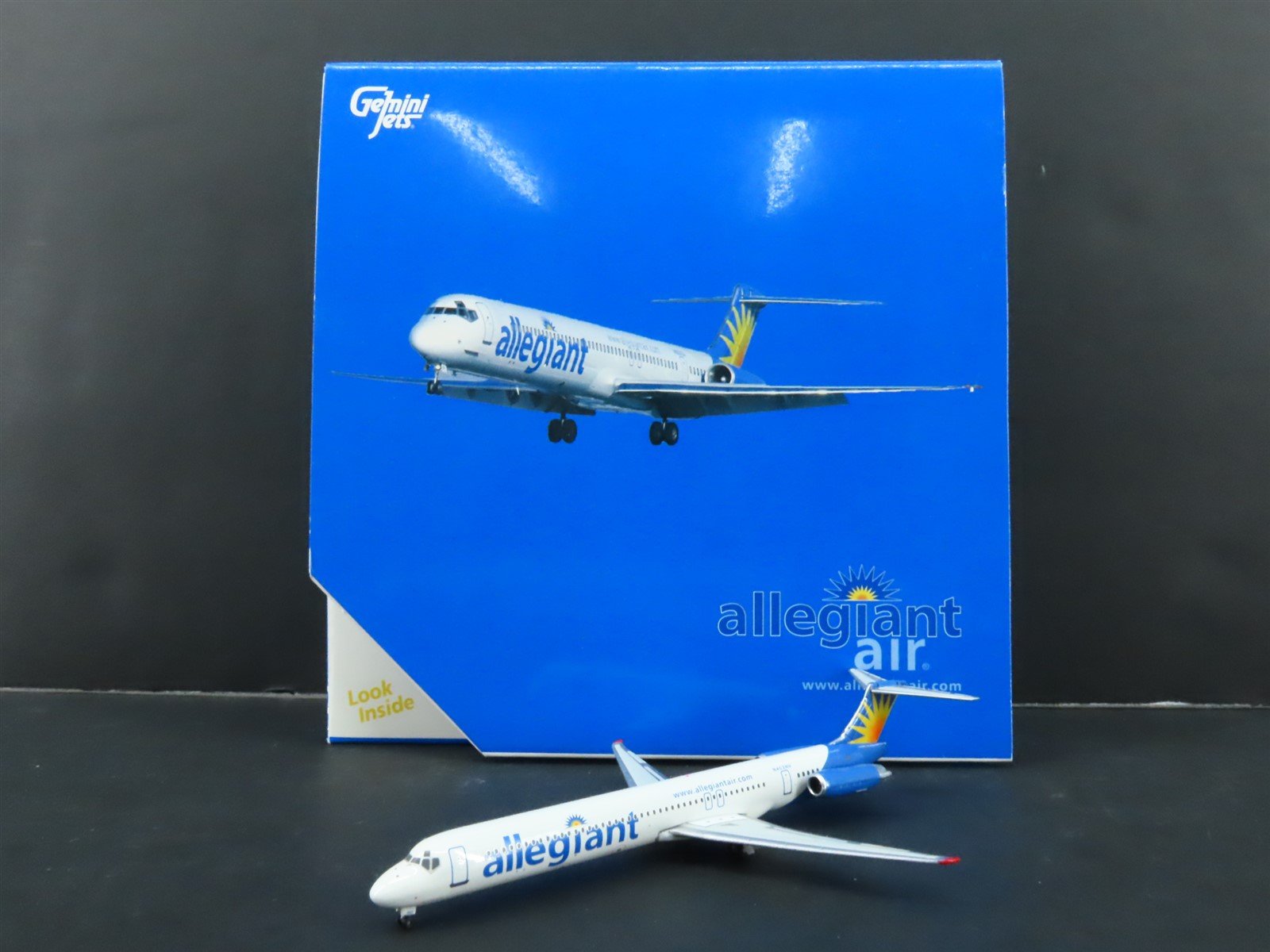 1:400 Gemini Jets GJAAY550H Die-Cast Allegiant Airlines MD-82 Airliner