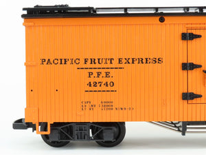 G Scale LGB 42740 SP UP PFE Pacific Fruit Express Railroad Reefer #42740