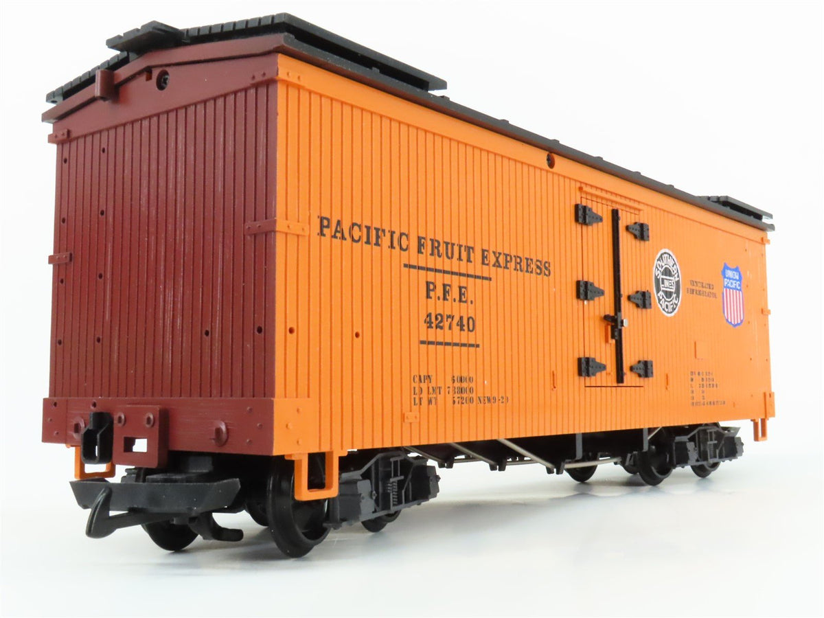 G Scale LGB 42740 SP UP PFE Pacific Fruit Express Railroad Reefer #42740