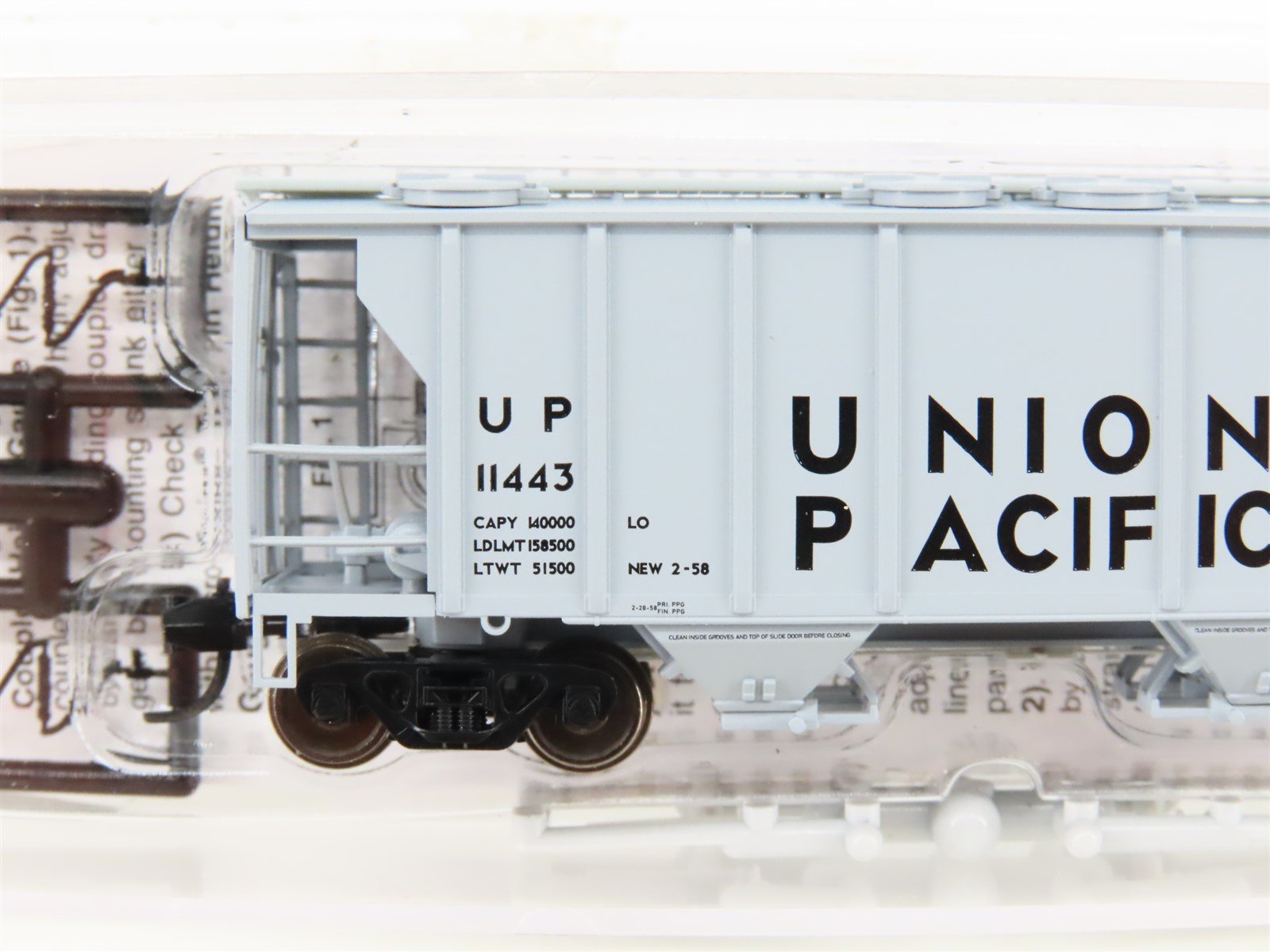 N Scale Micro-Trains MTL 09500031 UP Union Pacific 2 Bay Covered Hopper #11443