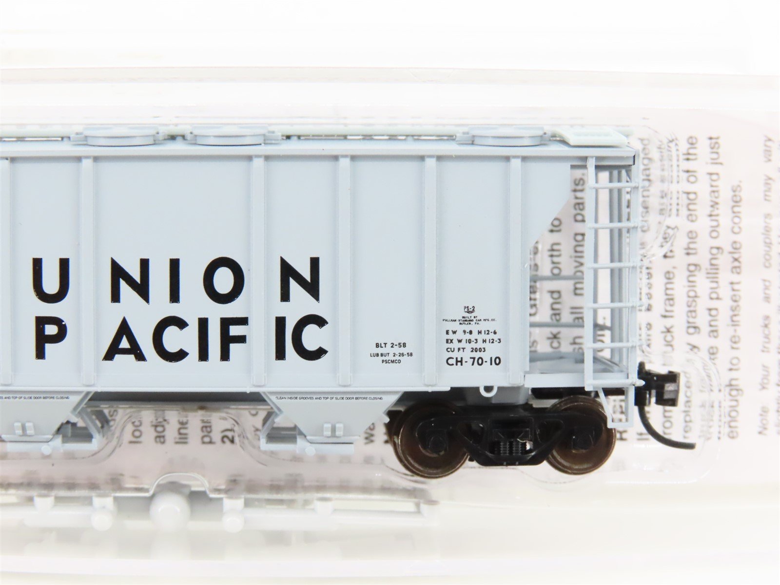 N Scale Micro-Trains MTL 09500031 UP Union Pacific 2 Bay Covered Hopper #11443