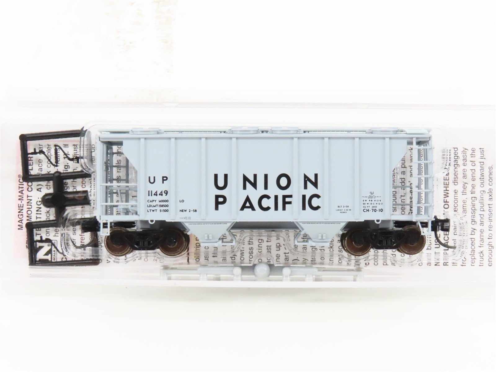 N Scale Micro-Trains MTL 09500032 UP Union Pacific 2 Bay Covered Hopper #11449