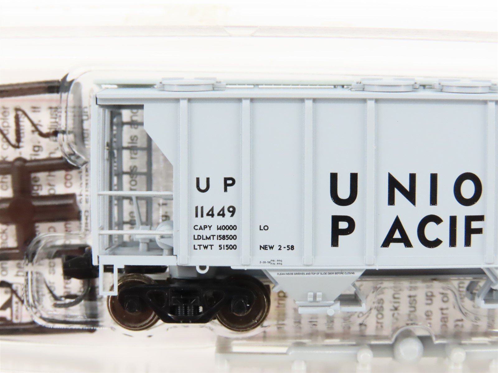 N Scale Micro-Trains MTL 09500032 UP Union Pacific 2 Bay Covered Hopper #11449