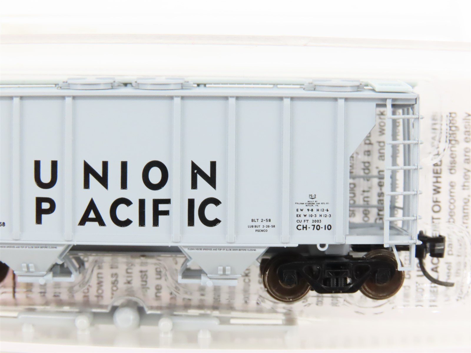 N Scale Micro-Trains MTL 09500032 UP Union Pacific 2 Bay Covered Hopper #11449
