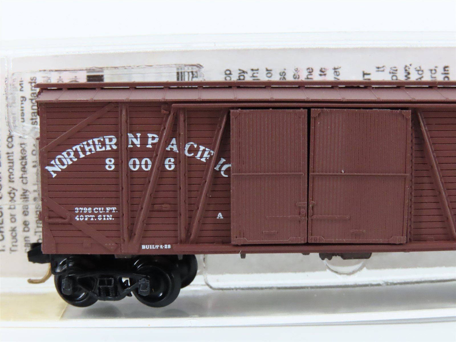 N Scale Micro-Trains MTL 29030 NP Northern Pacific 40' Automobile Box Car #8006