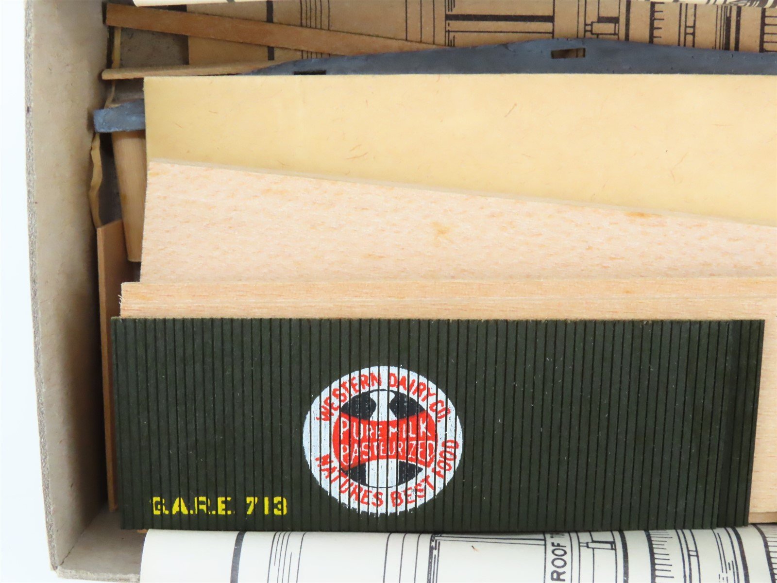 HO Scale Main Line Models Wood Kit GARE Western Dairy 45' Express Reefer #713