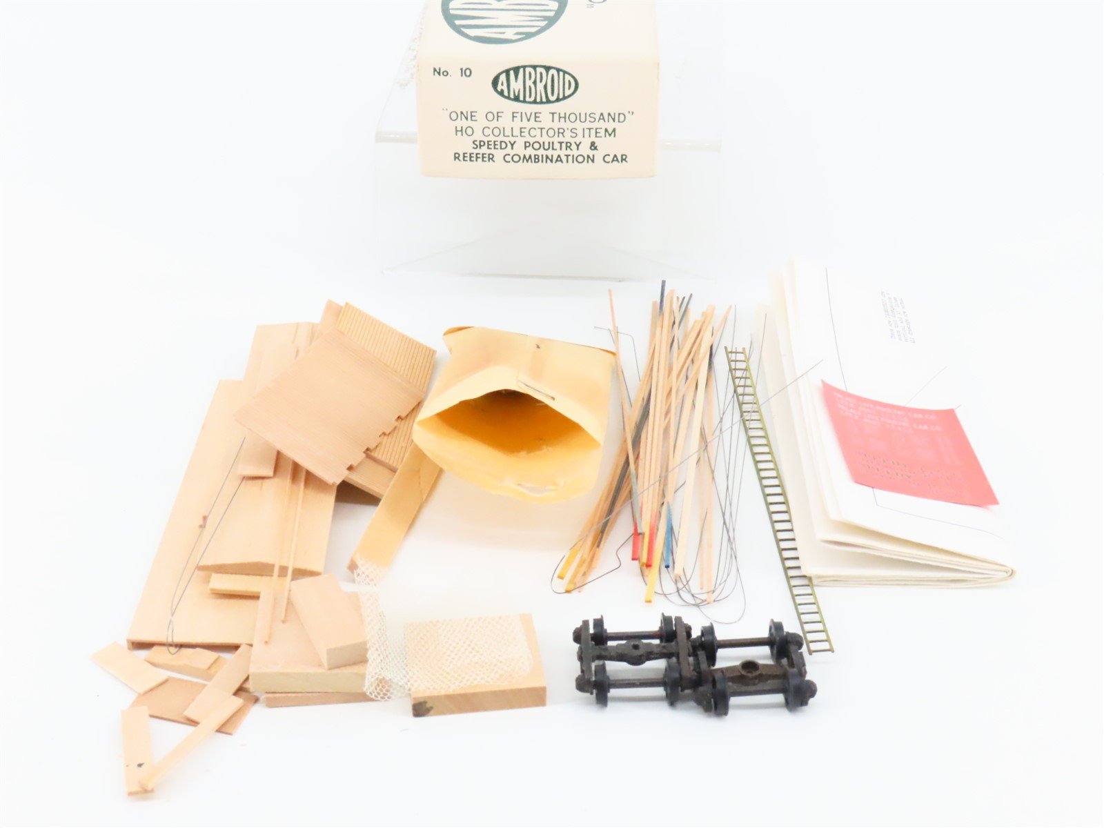 HO Scale Ambroid Wood Kit #10 Speedy Poultry & Reefer Combination Car