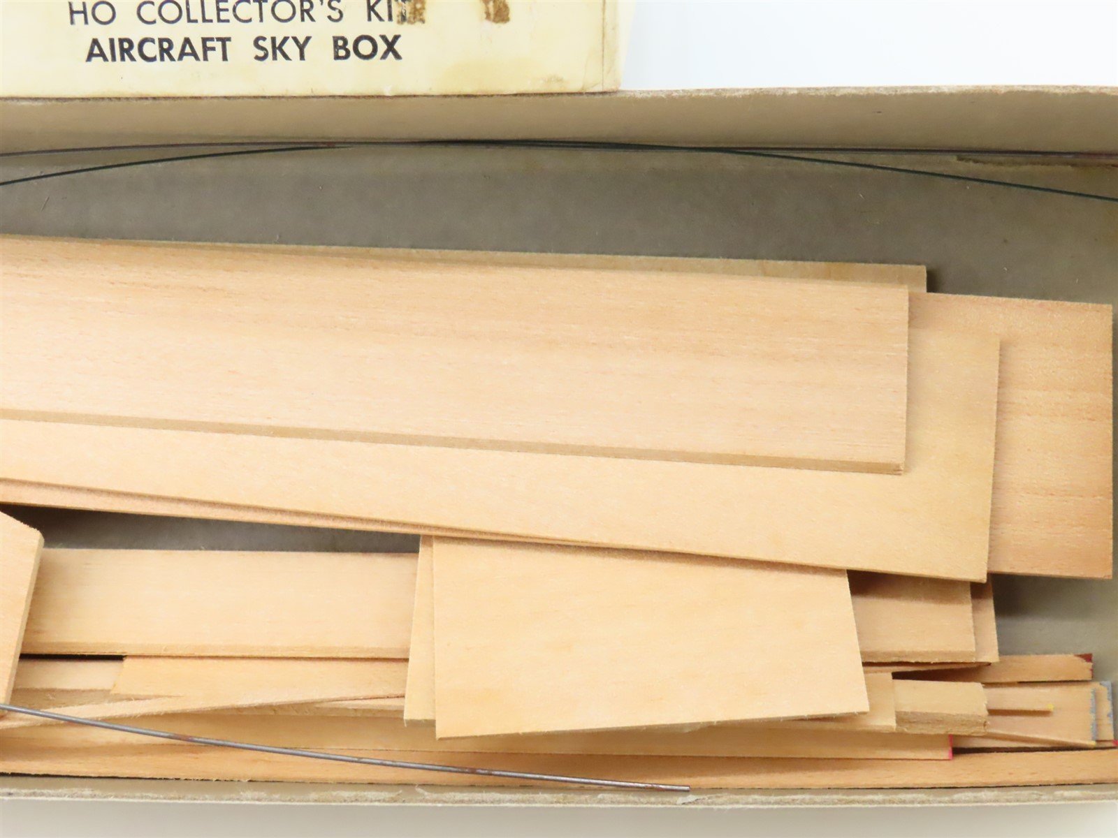 HO Scale Ambroid Wood Kit SP Southern Pacific Aircraft Sky Box Flat Car #598330