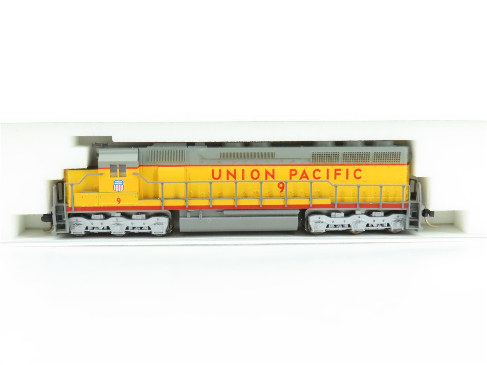 N Scale KATO 176-3119 UP Union Pacific EMD SD45 Diesel Locomotive #9