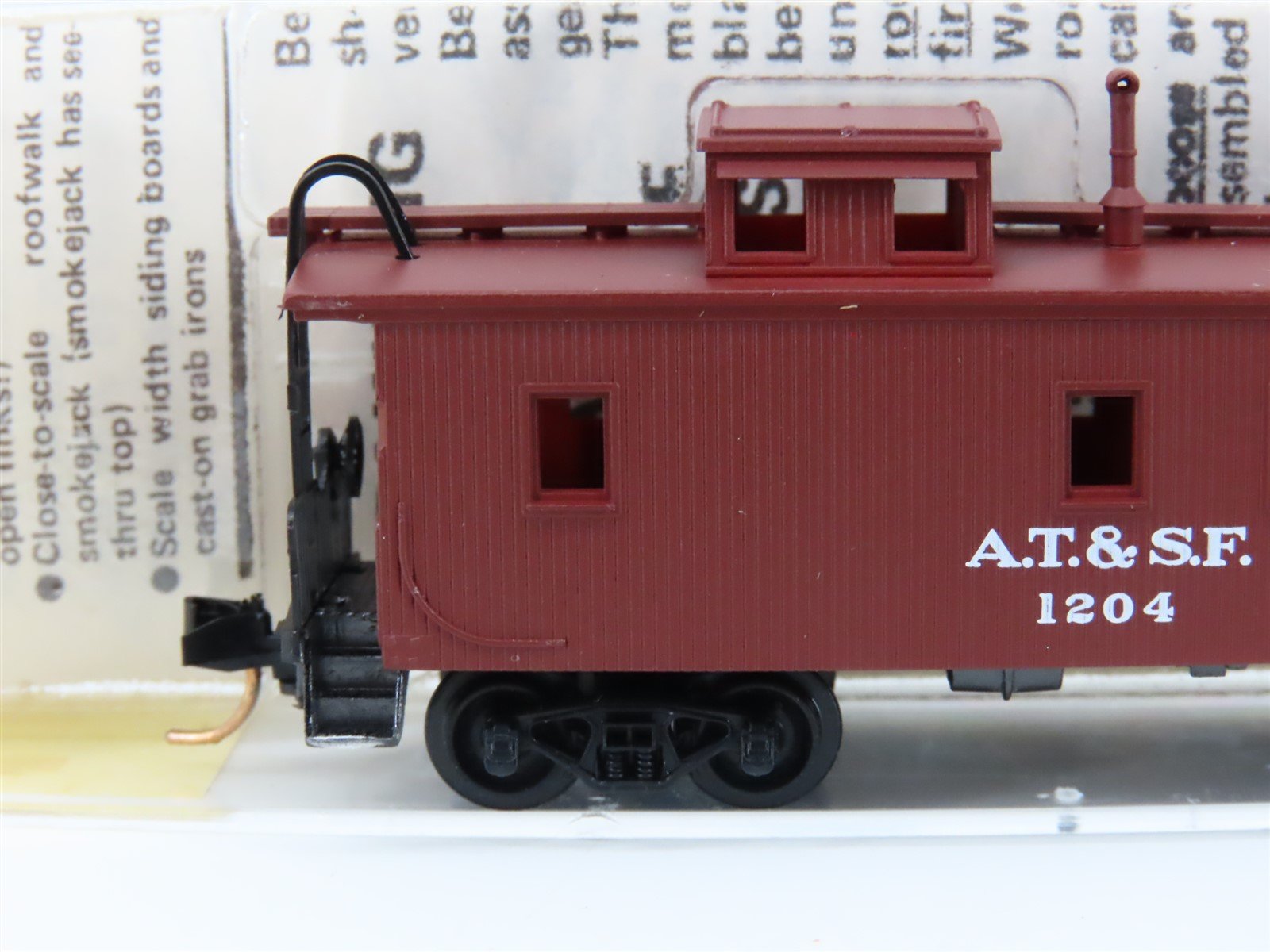 N Scale Kadee Micro-Trains MTL 50040 ATSF Santa Fe Railroad 34' Caboose #1204