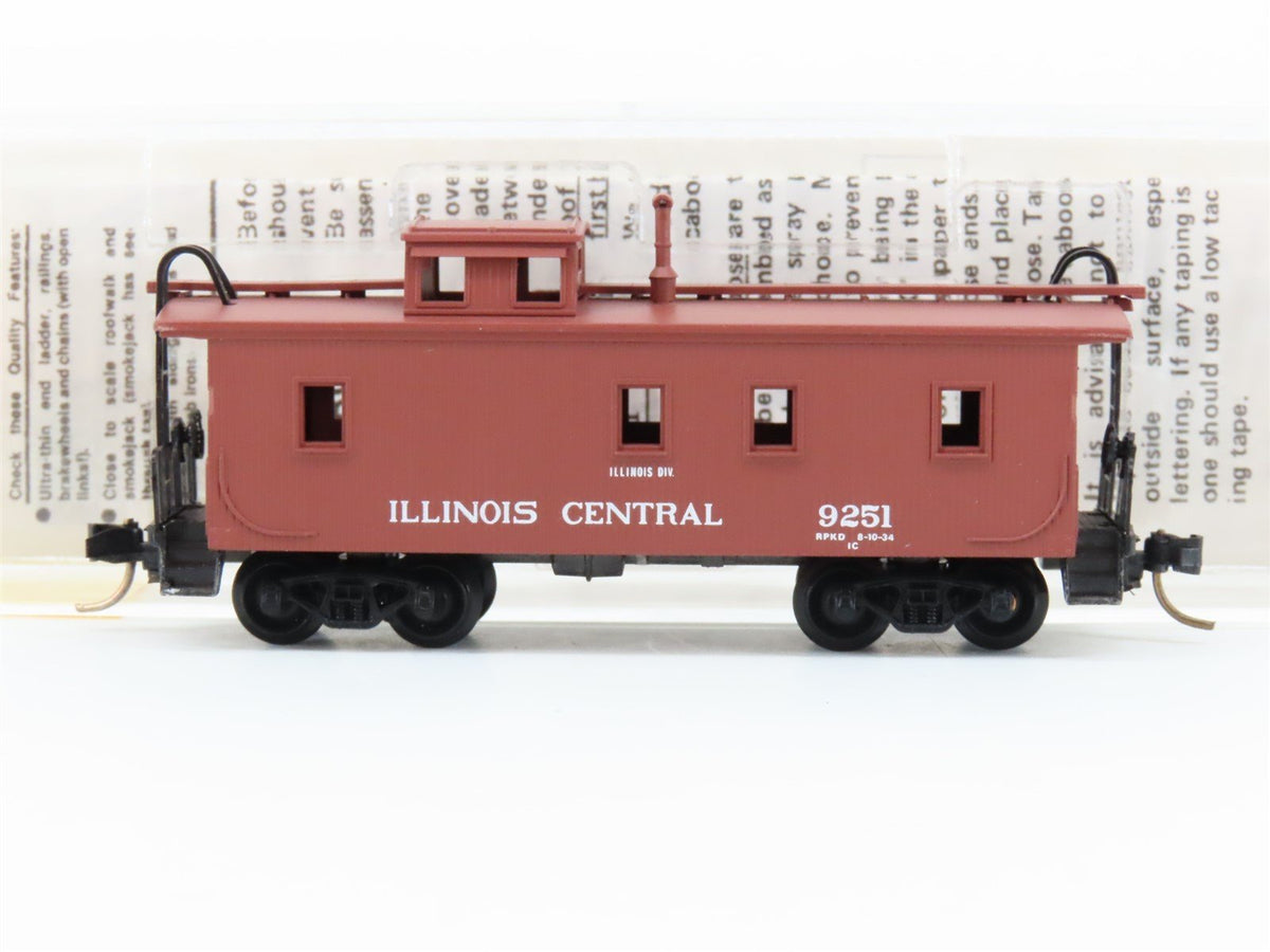 N Scale Micro-Trains MTL 50030 IC Illinois Central Railroad 34&#39; Caboose #9251